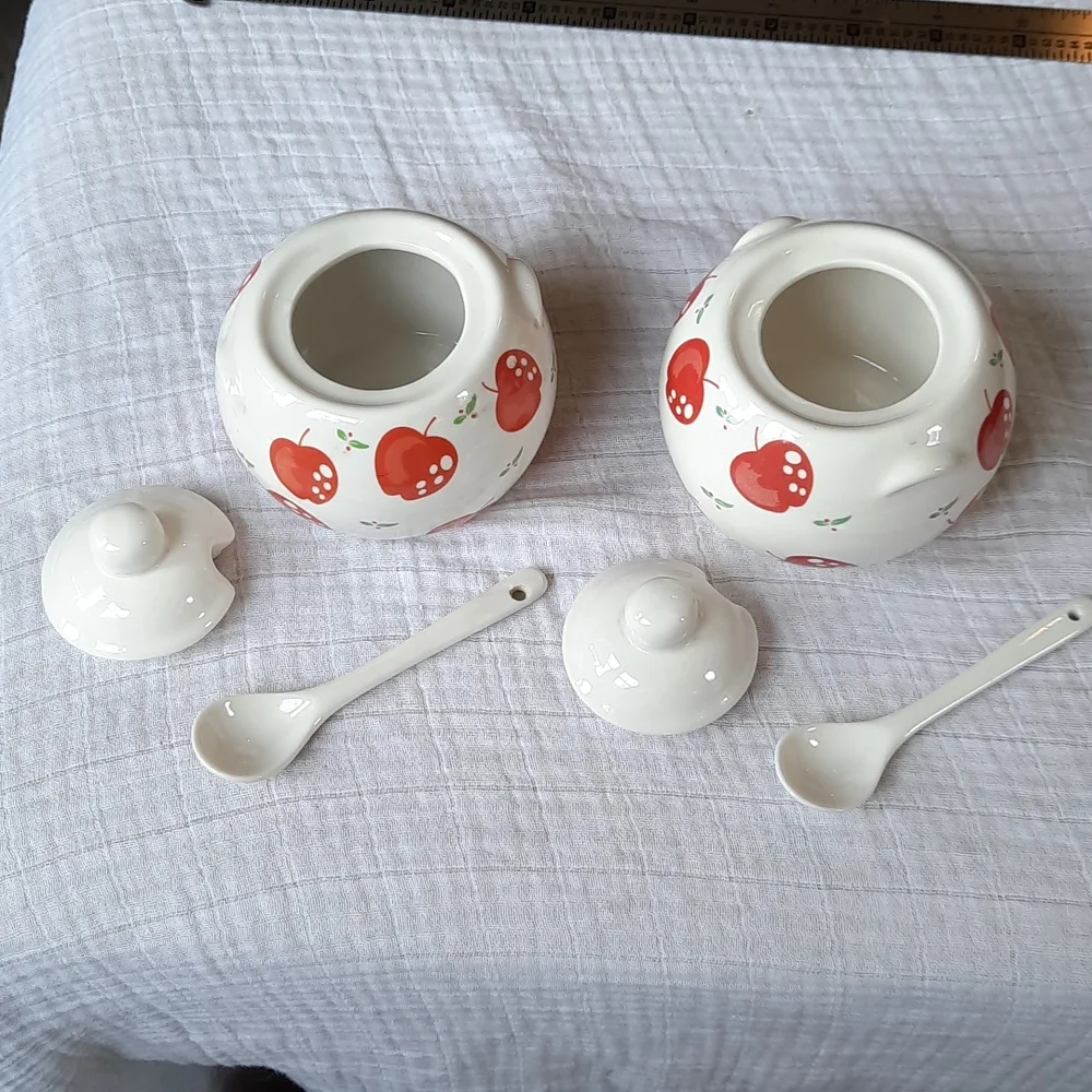 Pair of apple 🍎 pattern sugar and cream containers,  small spoons and lids - Picture 4 of 6